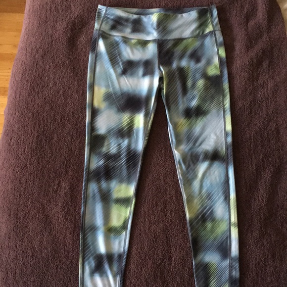 Athleta Pants - MAKE AN OFFER! LAST CHANCE Athleta graphic tights